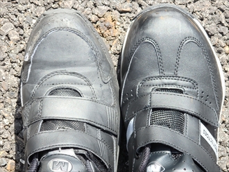 安全靴の足先の横幅の比較